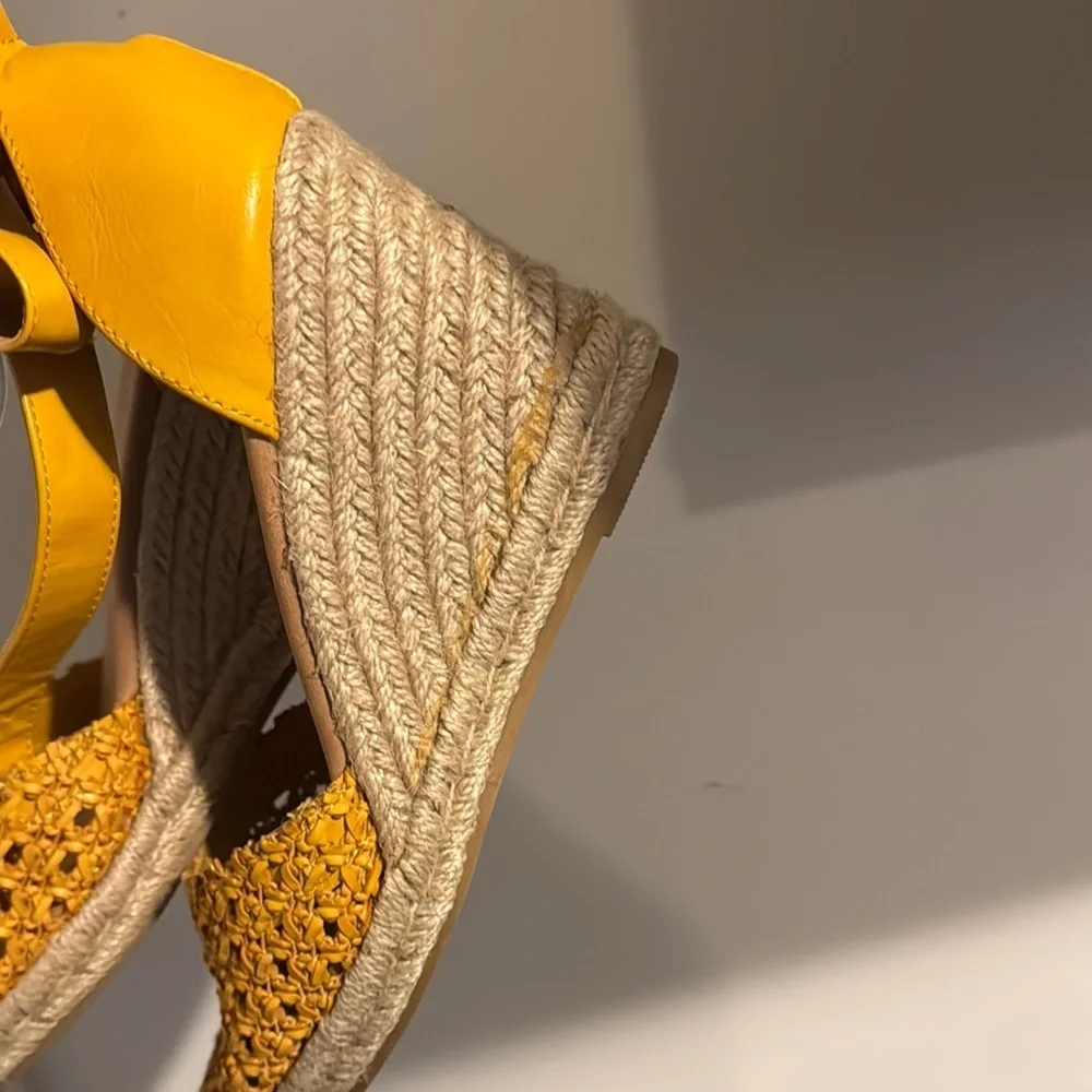 N/A stylish yellow
